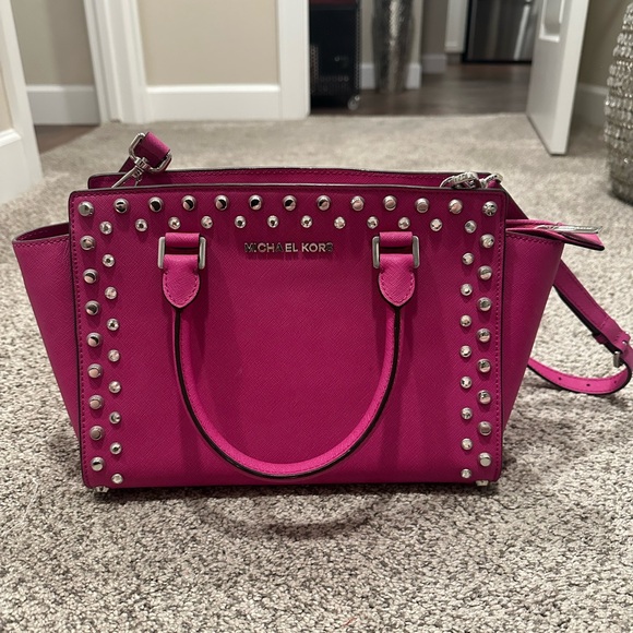 $450! Michael Kors Pink Genuine Leather Studded Women's Bag with crossbody strap - Picture 1 of 6